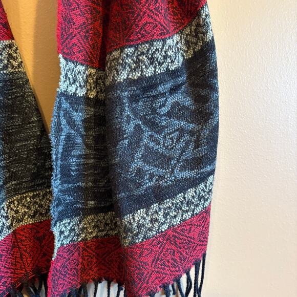 Calzeat Celtic Collection Scarf Made in Scotland - Picture 3 of 3